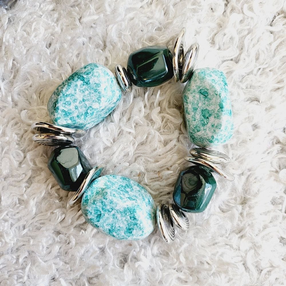 New! Turquoise lightweight blue green stone bracelet - Picture 5 of 5